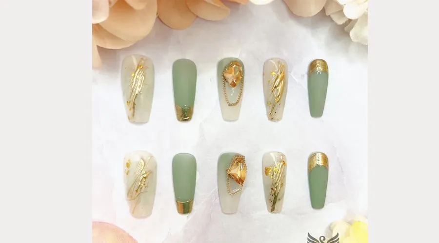 Green Land's Local Gold Press On Nails