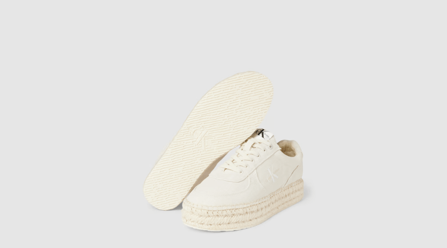 Calvin Klein Jeans Espadrilles with a logo print - Beige 