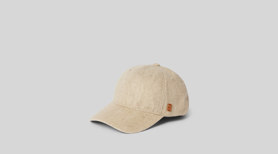 Cap with a woven pattern - beige