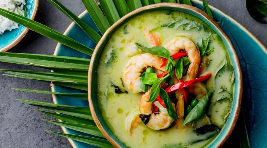 A Journеy Through Spicy green prawn Thai curry