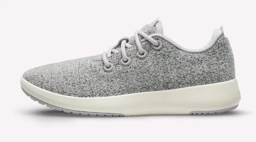 Women's water repellent shoes