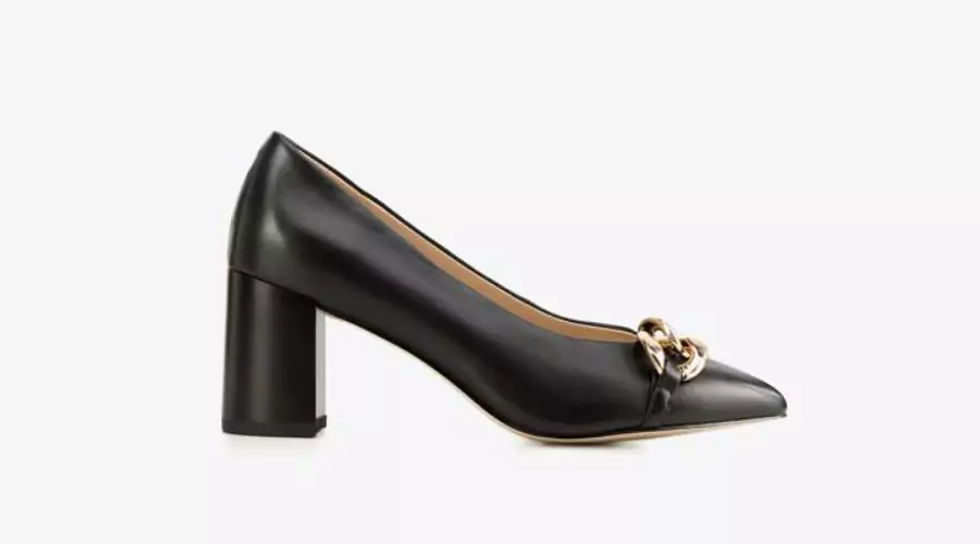 Classic leather pumps with chain in black colour