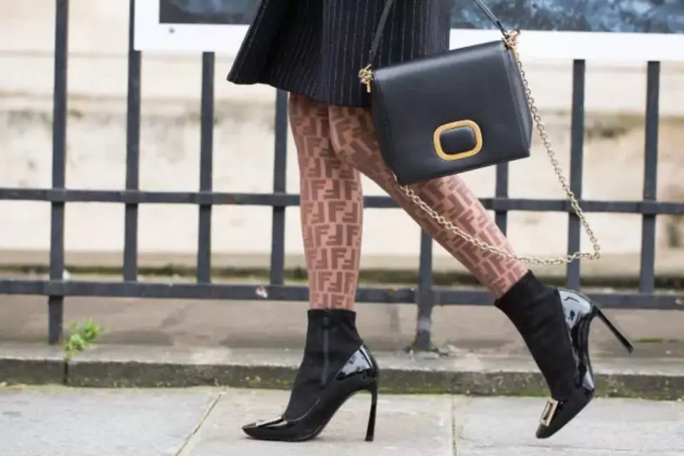Leather high-heeled pumps