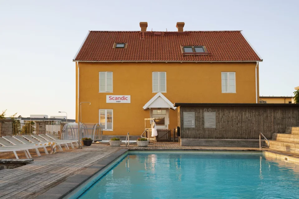 Hotels With Pools