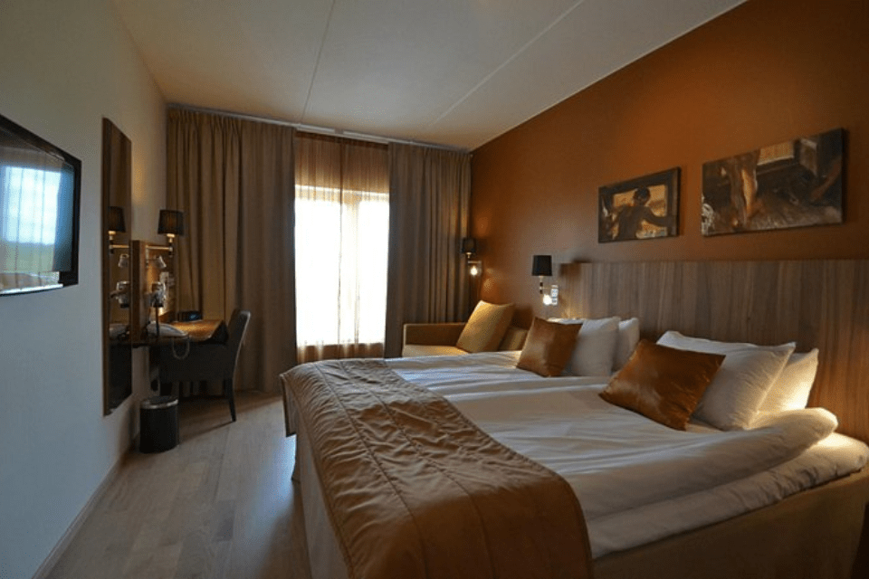 hotel near skara sommarland
