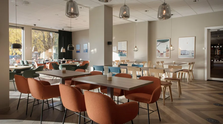 restaurants at hotels