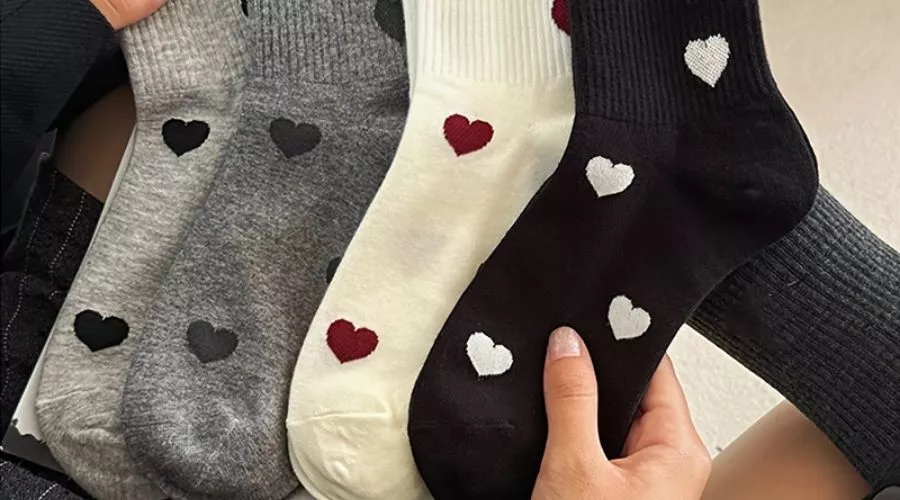 Heart-Shaped Printed Couple Socks (4 Pairs)