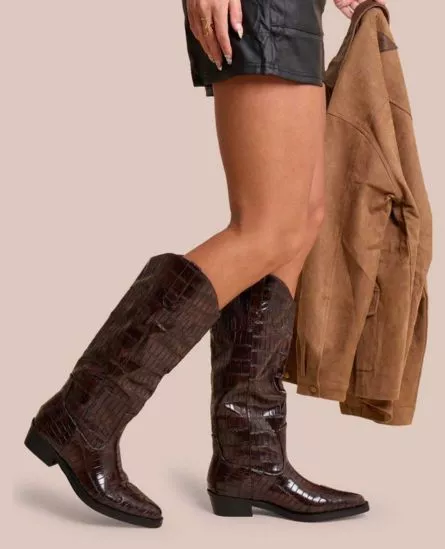 How to style cowboy boots | Frontceleb