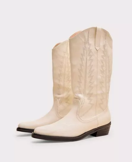 How to style cowboy boots | Frontceleb