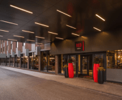 Radisson RED London Gatwick (4)