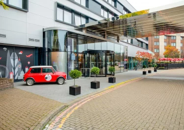 Radisson RED London Heathrow_converted